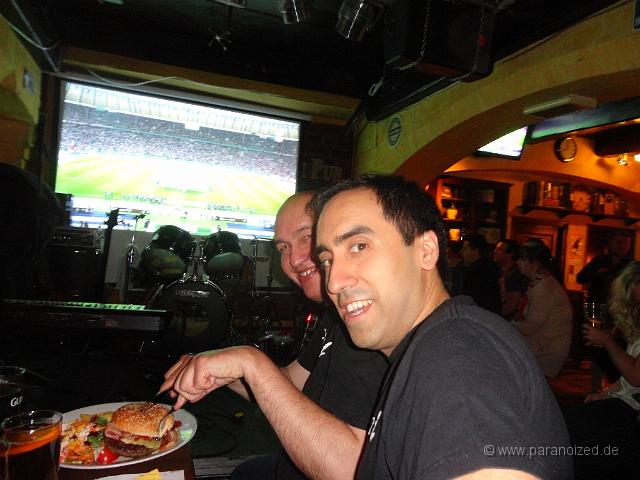 2013 Bayern Triple im Kilians 04.jpg - Essen, Trinken, Fußball, Kilians... das Leben ist wirklich schlecht!